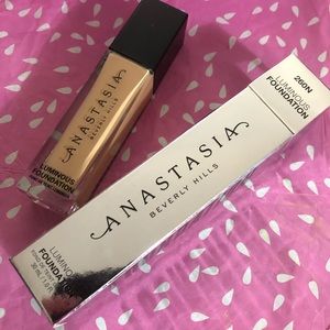 Anastasia Beverly Hills luminous foundation 260 N